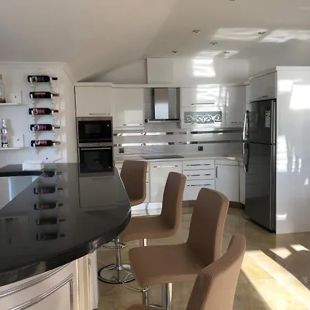 Luxury Penthouse With Fully Sea View *